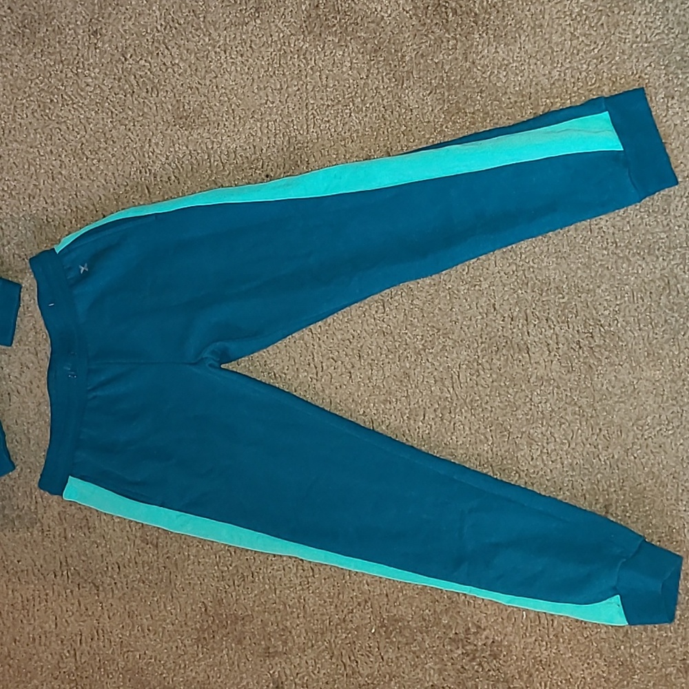 Jogging Set - Picture 3 of 5